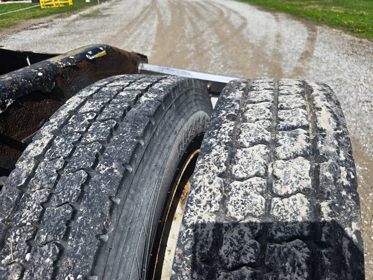 2013-peterbilt-388-image-80