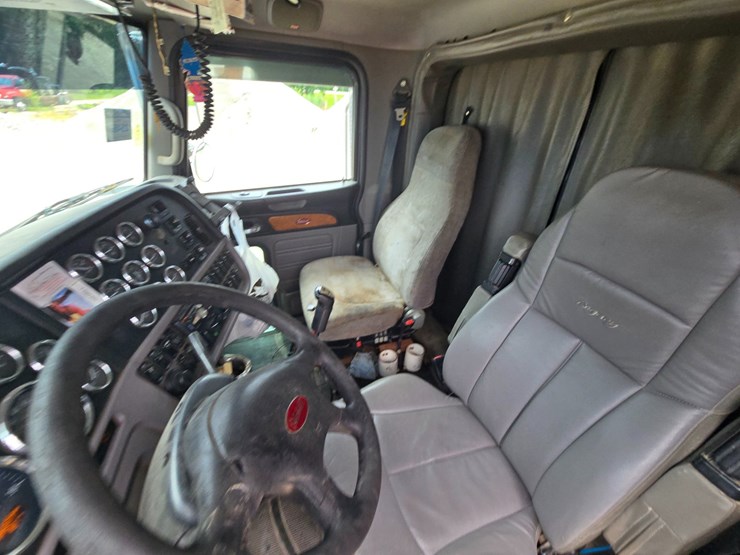 2011-peterbilt-388-image-65