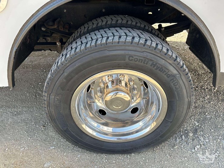 2023-ford-f550-image-43