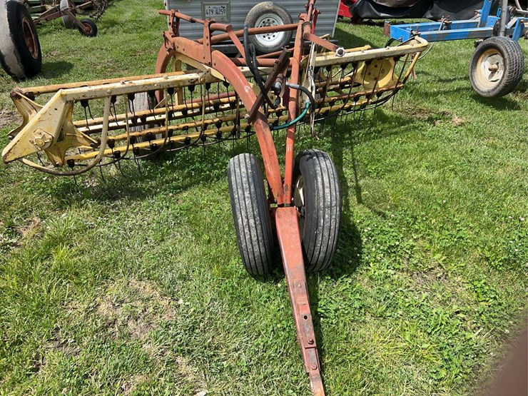new-holland-285-image-1