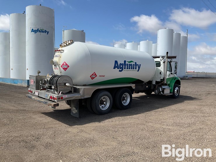 2014-freightliner-m2-106-image-5