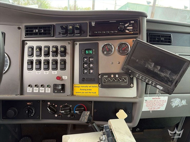 2014-kenworth-t370-image-15