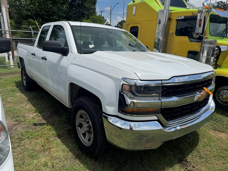 2017-chevrolet-silverado-1500-image-2