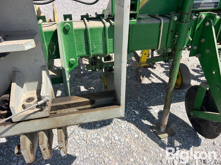 john-deere-845-image-18