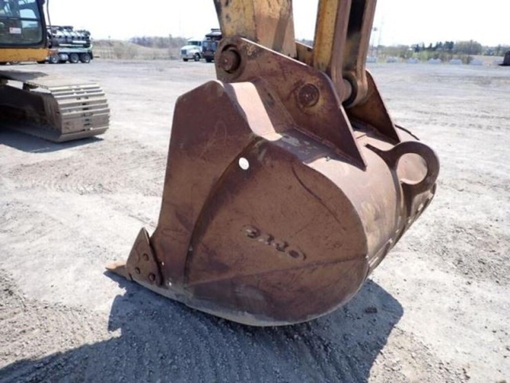 2004-deere-270c-lc-image-31