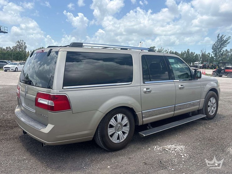 2007-lincoln-navigator-image-3