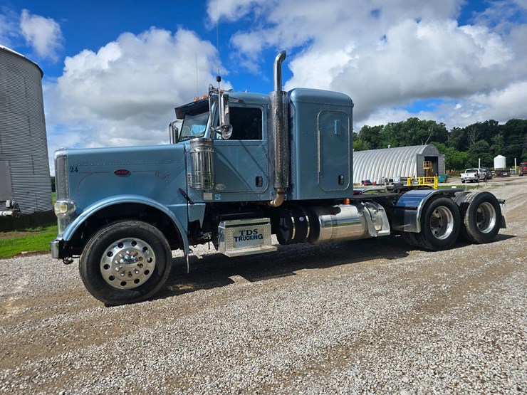 2013-peterbilt-388-image-5