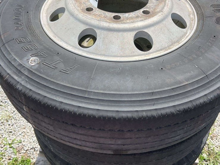 4-22.5-semi-tires-on-rims-image-2