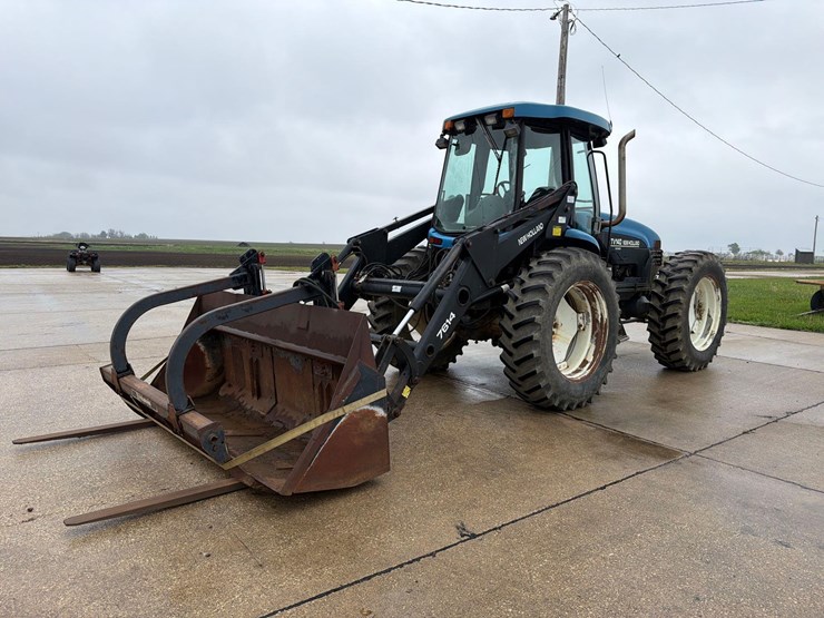 new-holland-tv140-image-2