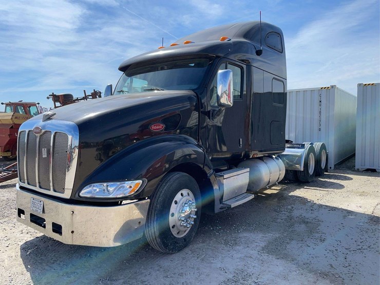2009-peterbilt-387-image-2