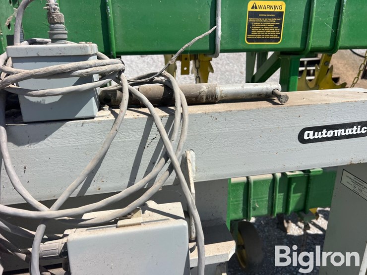 john-deere-845-image-12