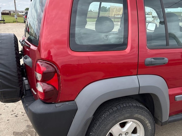 2005-jeep-liberty-sport-image-5