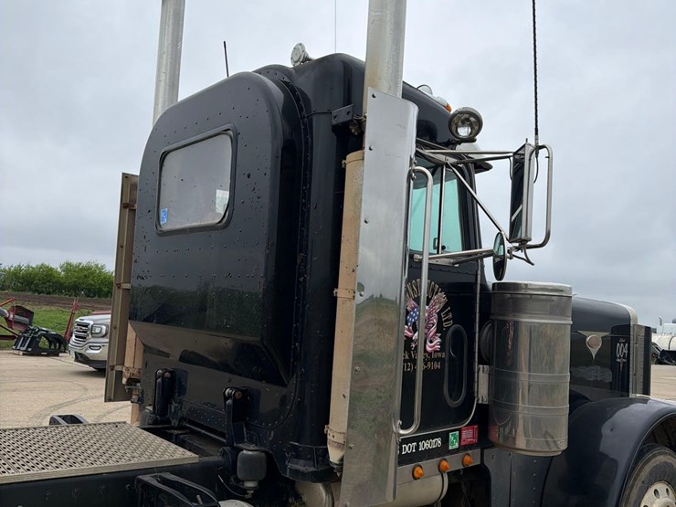 2000-peterbilt-379-image-17