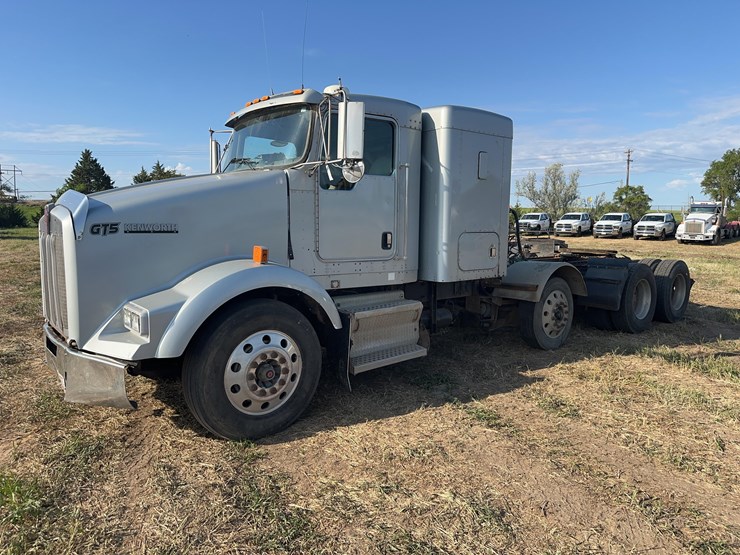 2006-kenworth-t800-sleeper-image-1