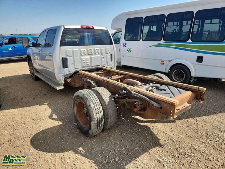 2015-gmc-sierra-3500hd-image-2