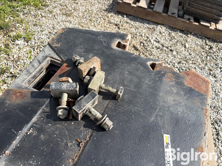 case-ih-magnum-front-suitcase-weights-image-11
