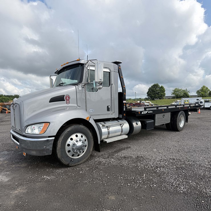 2019 KENWORTH T270