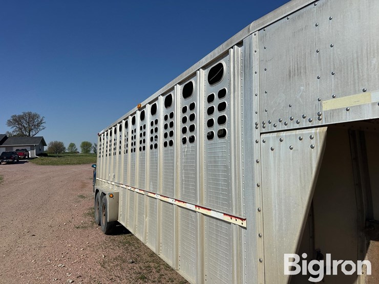 2004-wilson-livestock-trailer-image-12