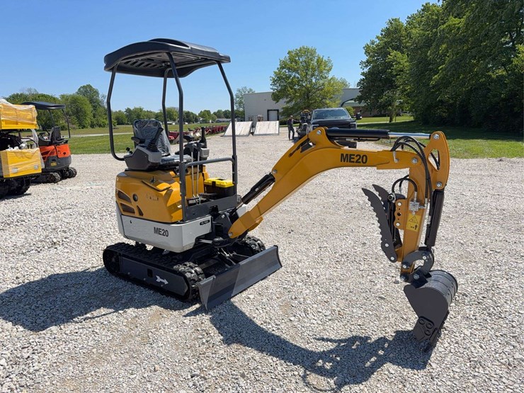 2026-me20-mini-excavator-image-7