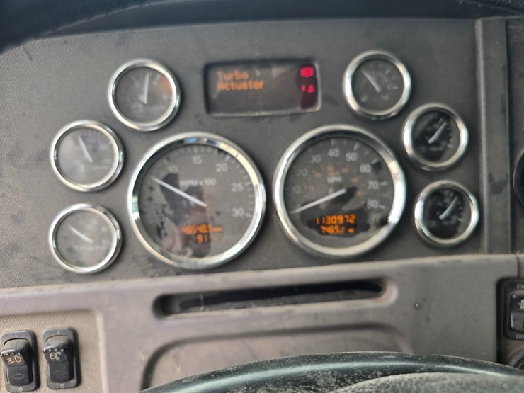 2013-peterbilt-388-image-67
