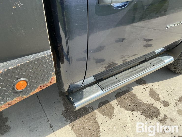 2012-chevrolet-3500hd-image-14