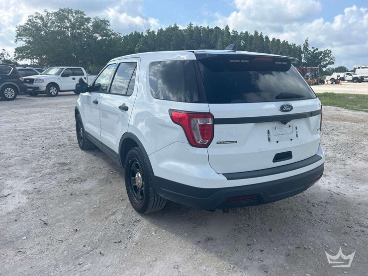 2019-ford-explorer-image-4