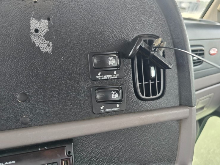 2014-peterbilt-365-image-89