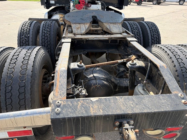 2009-peterbilt-387-image-8