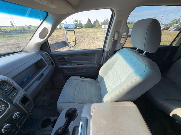 2017-dodge-3500-image-22
