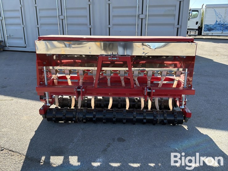 2025-massey-ferguson-730-image-2