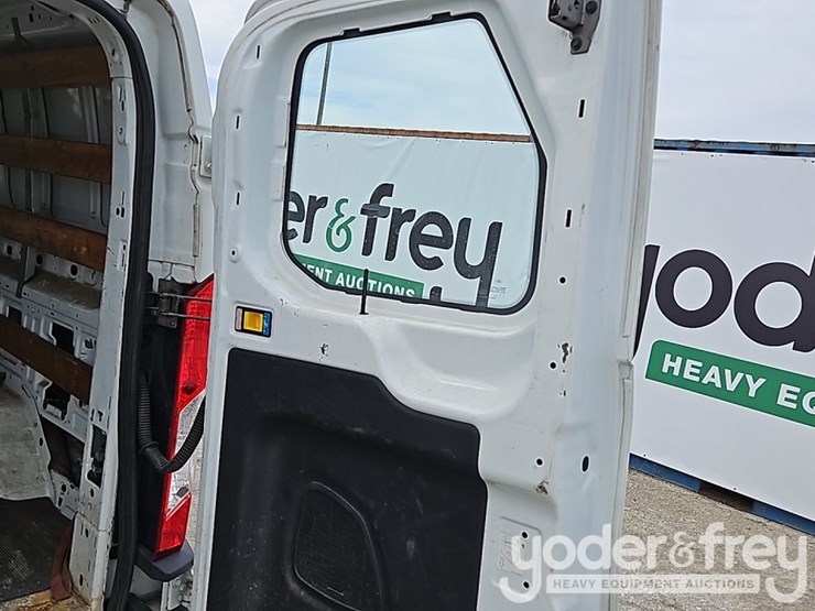 2015-ford-transit-image-11