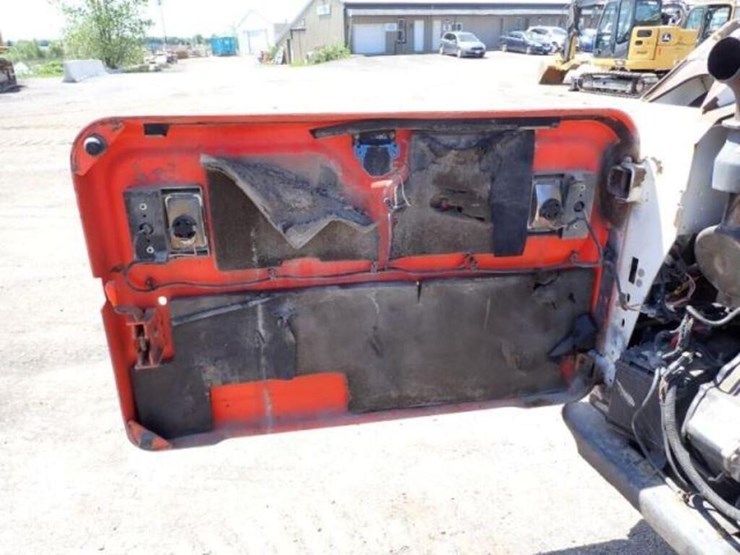 2015-bobcat-t550-image-45
