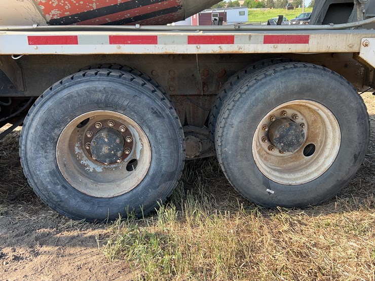 2001-mack-rd600-image-14