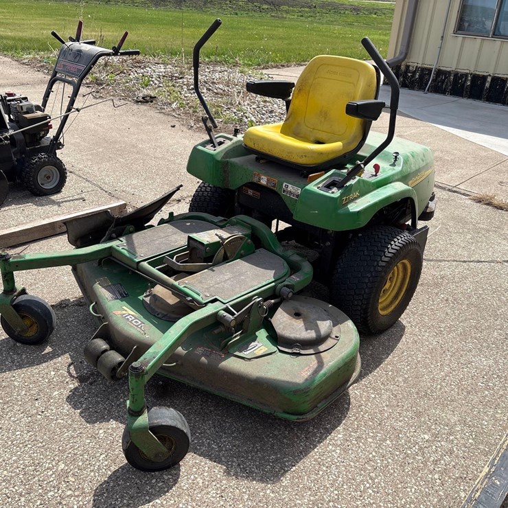 JOHN DEERE F687
