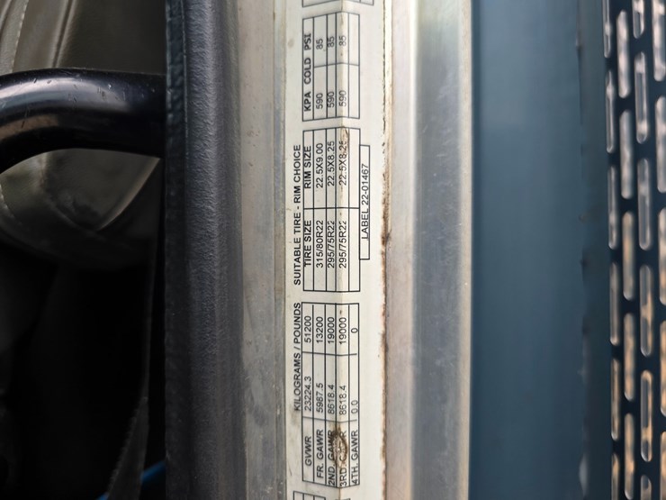 2011-peterbilt-388-image-61