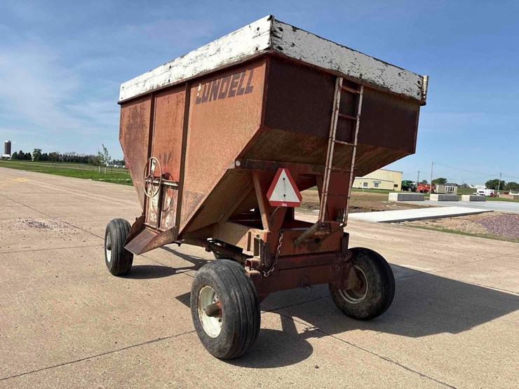 lundell-350-bushel-gravity-wagon-image-4