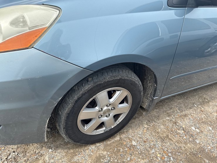 2009-toyota-sienna-image-16