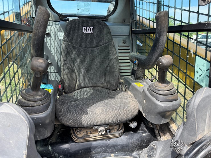 2016-caterpillar-262d-image-18