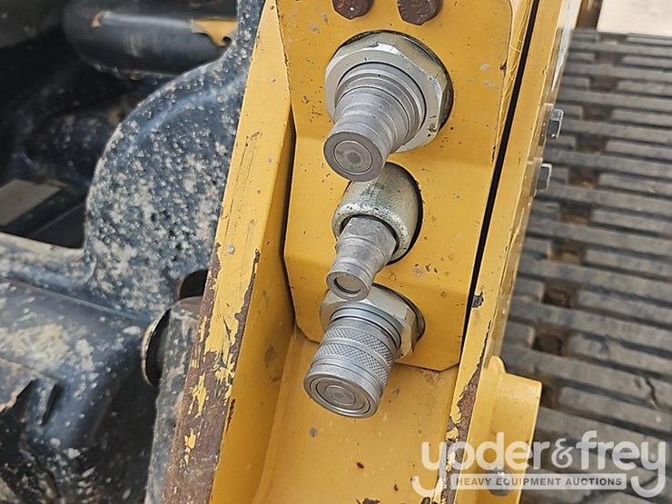 2018-caterpillar-249d-image-16