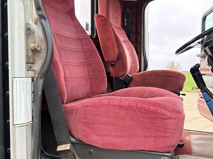 2000-peterbilt-379-image-48