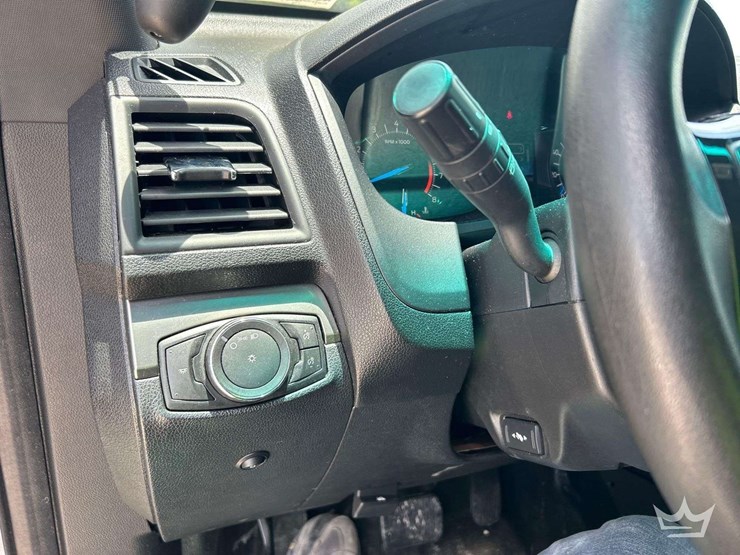 2018-ford-explorer-image-11