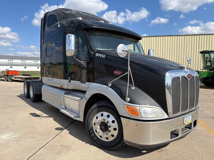 2009-peterbilt-387-image-3