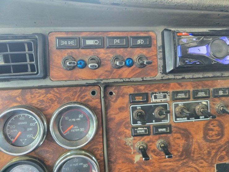 2003-kenworth-t800-image-104