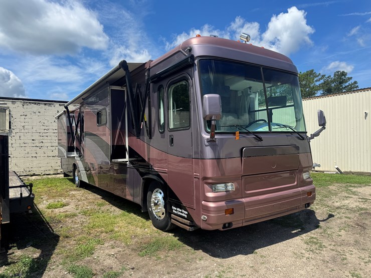 2003-gulfstream-motorhome-with-(4)-slideouts-cummins-diesel-pusher,-allison-automatic-image-2