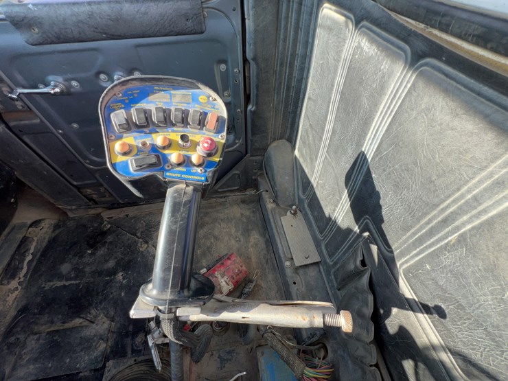 2001-mack-rd600-image-47