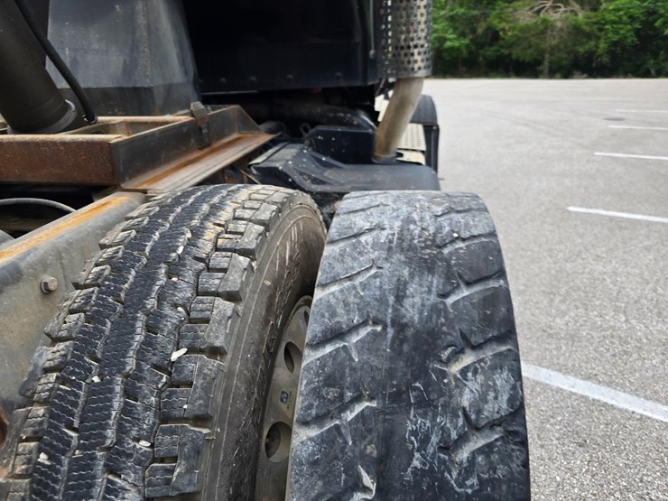 2015-kenworth-t800-image-113