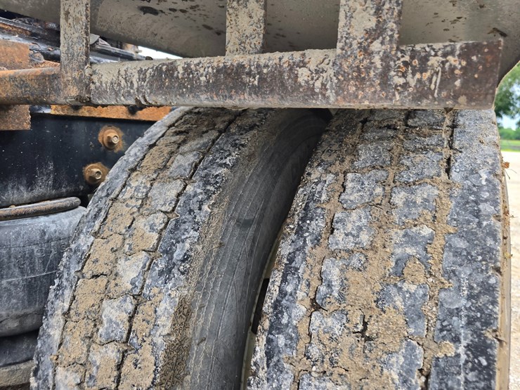 2011-peterbilt-388-image-87