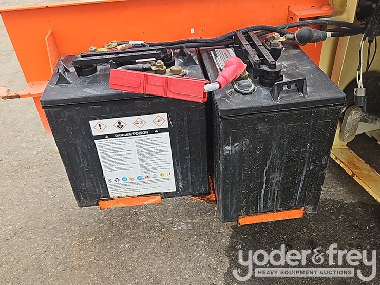 2016-jlg-1230es-image-13