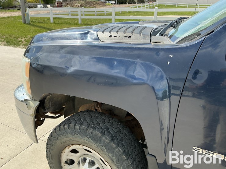 2012-chevrolet-3500hd-image-16