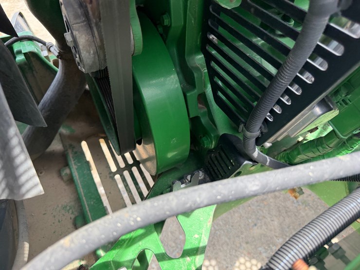 2016-john-deere-r4038-image-77